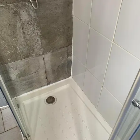 Gorgeous 4 Bed With Great Location Apartment
