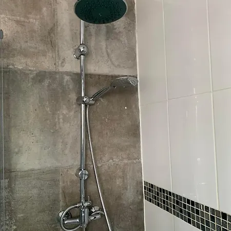 Apartment Gorgeous 4 Bed With Great Location