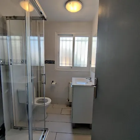 Gorgeous 4 Bed With Great Location
