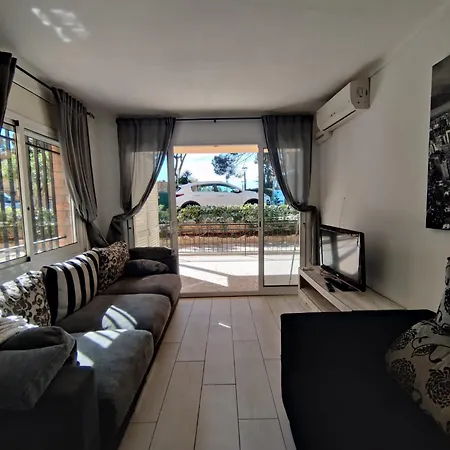 Gorgeous 4 Bed With Great Location Apartment