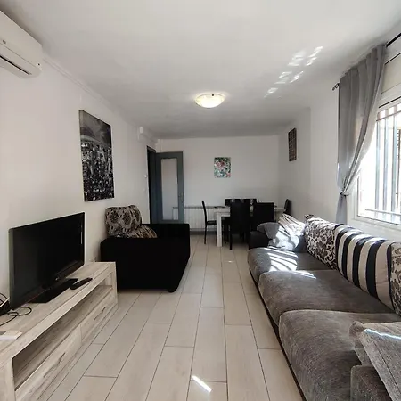 Gorgeous 4 Bed With Great Location * Salou