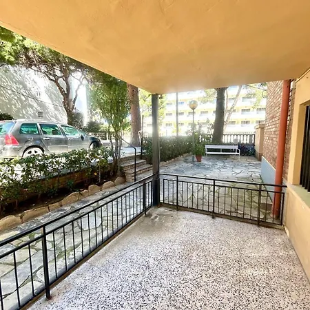 Gorgeous 4 Bed With Great Location Apartment *